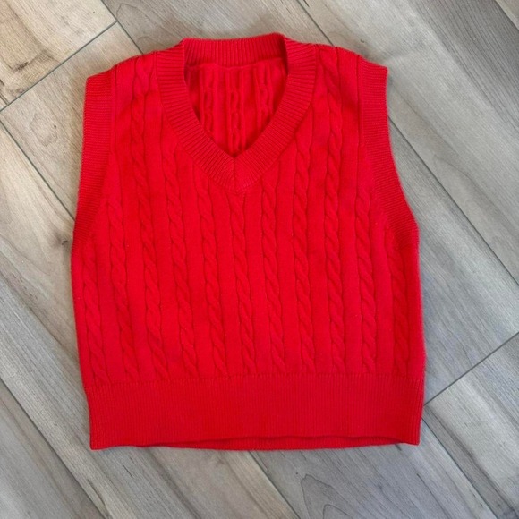 The Unbranded Brand Tops - Red cable knit vest crop size sm md